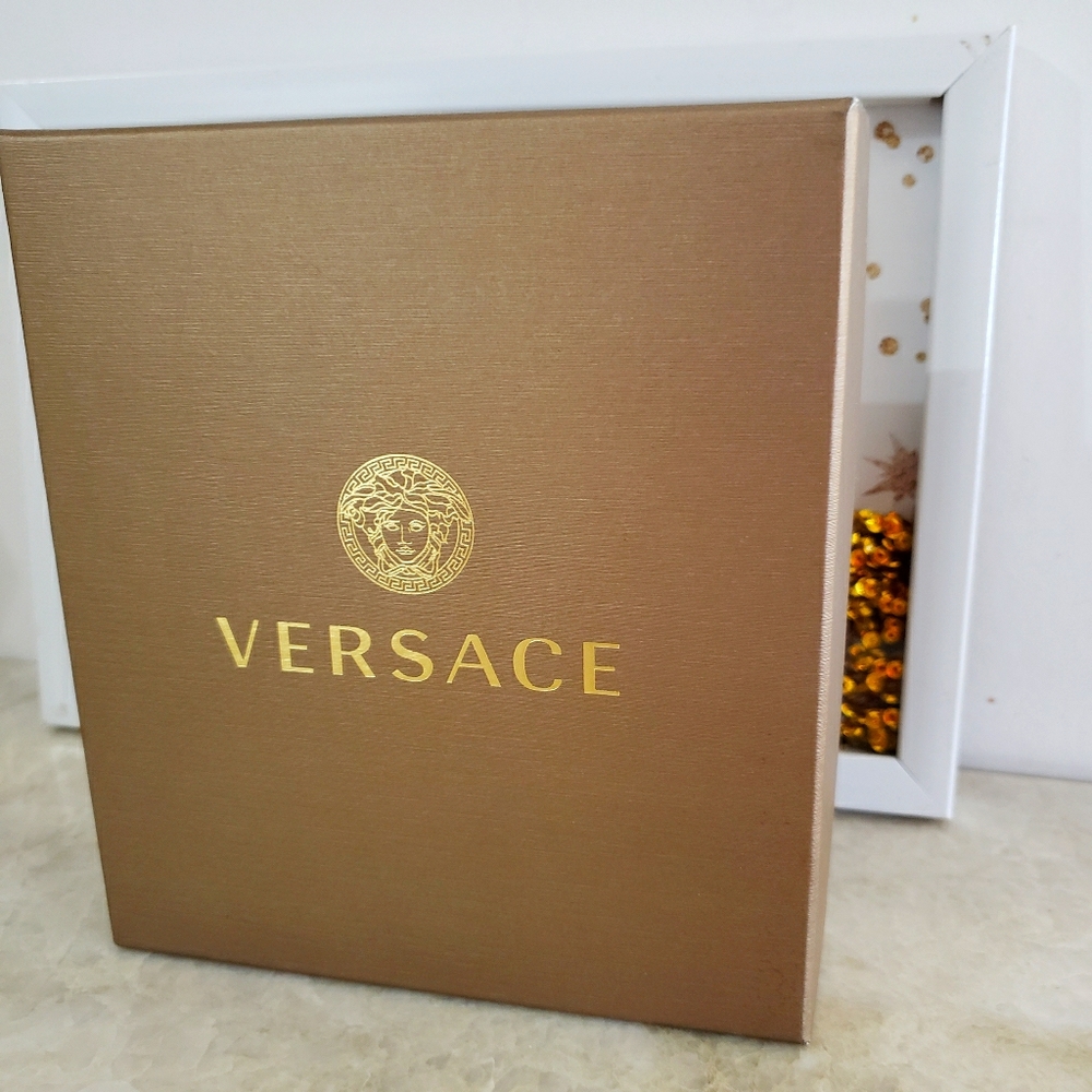 VERSACE